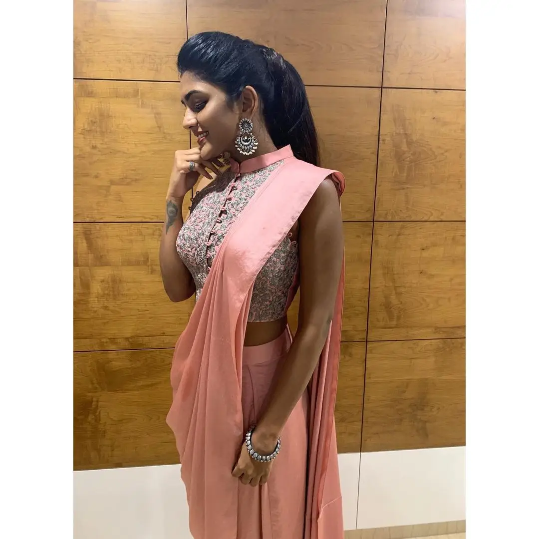 EESHA REBBA STILLS IN INDIAN TRADITIONAL PINK SAREE BLUE BLOUSE 2